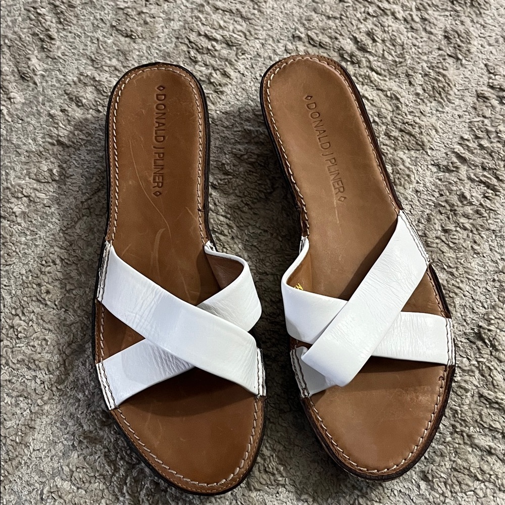 Donald J. Pliner White Leather Crisscross Slide Sandals with Brown Footbed 5.5N